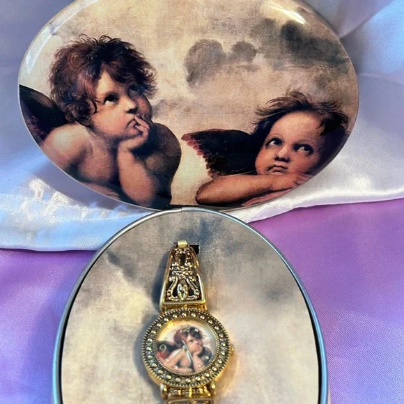 Gold Angel Motif Women's Watch - Picture 5 of 5